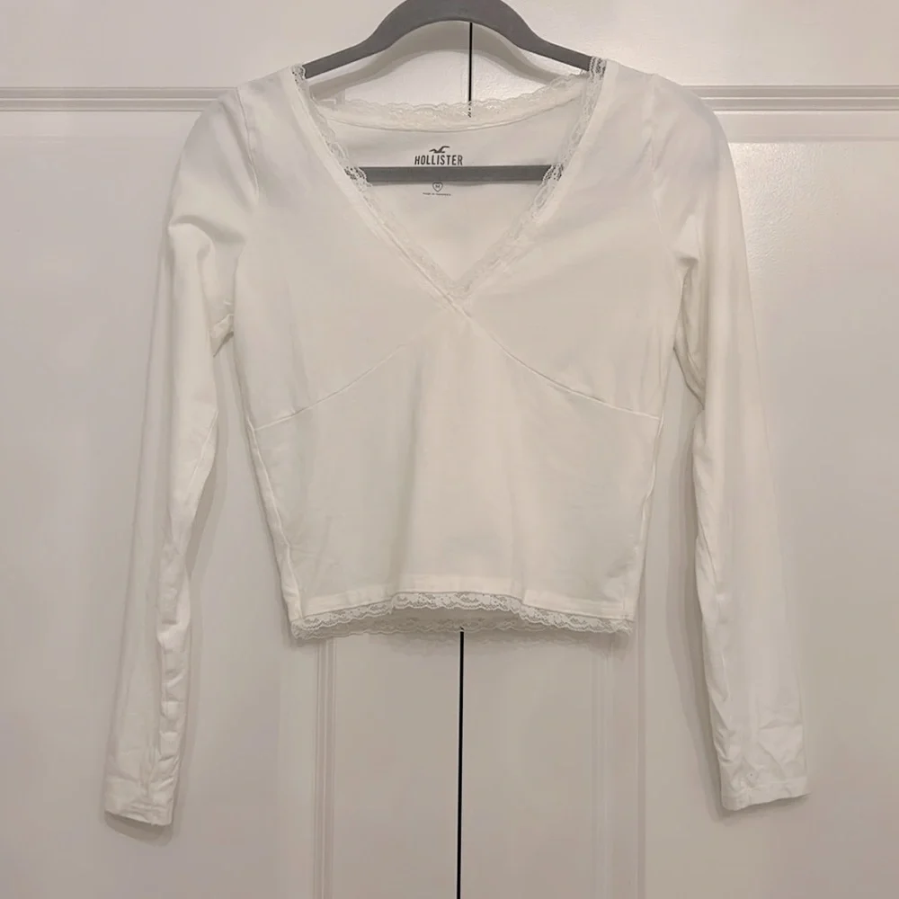 Cute Top with Lace Trim✨